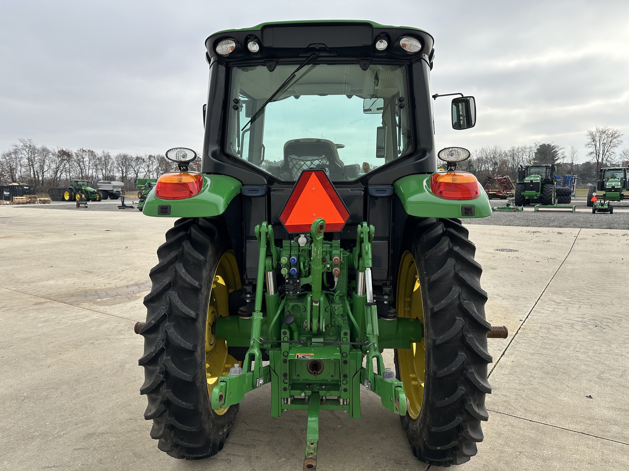 2022 John Deere 6110M Image 18