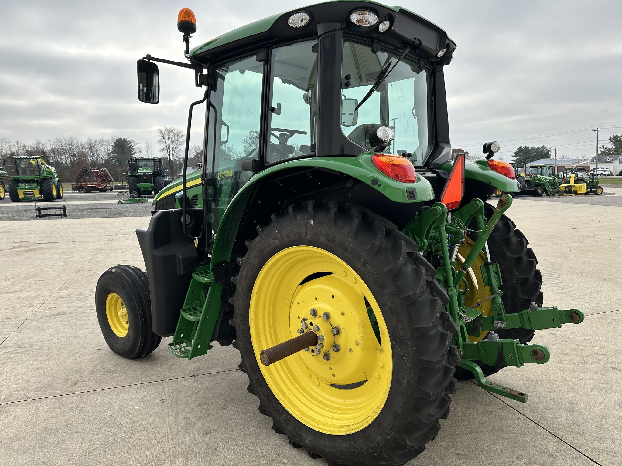 2022 John Deere 6110M Image 6