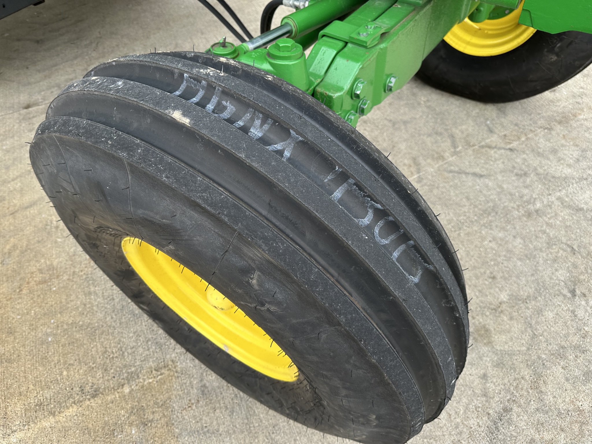 2022 John Deere 6110M Image 16