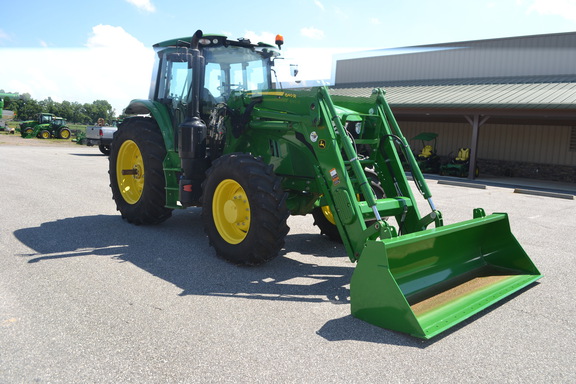 2022 John Deere 6145M Photo 2