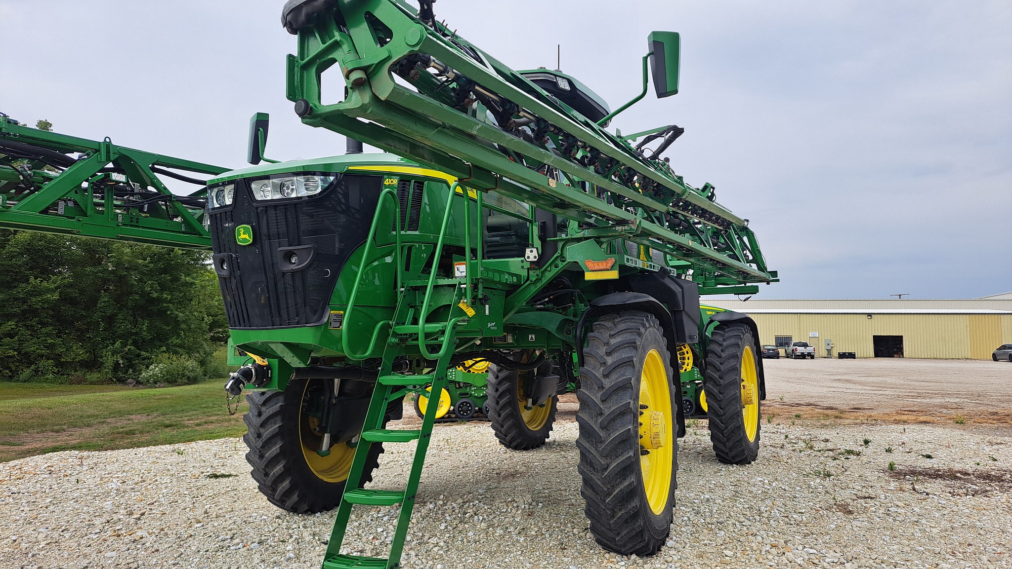  2022 John Deere 410R at Heritage Tractor in Galesburg, IL