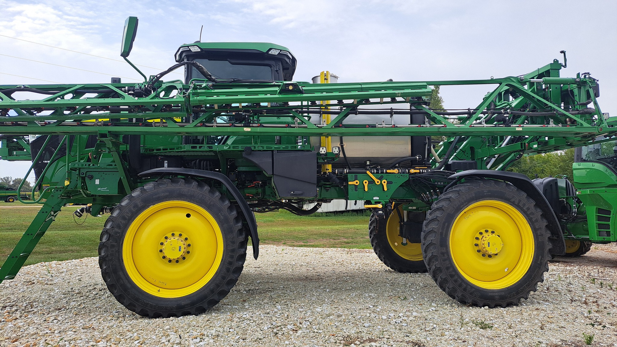  2022 John Deere 410R at Heritage Tractor in Galesburg, IL
