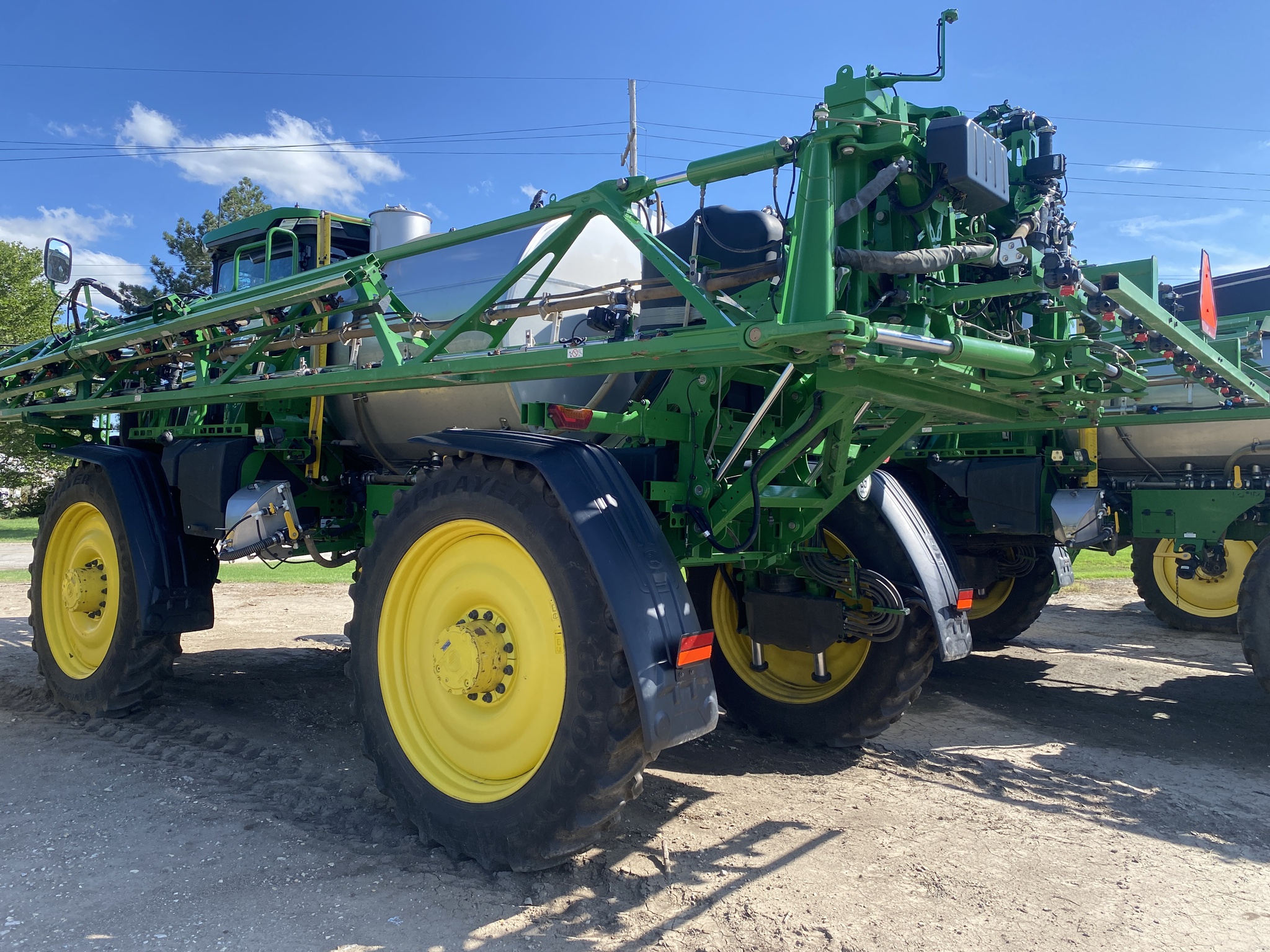 2023 John Deere 616R Image 4