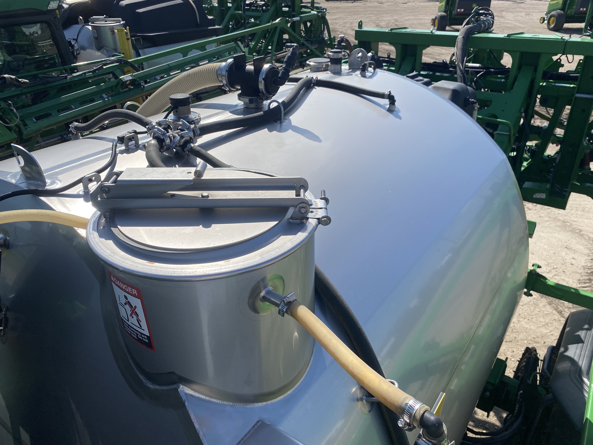 2023 John Deere 616R Image 8