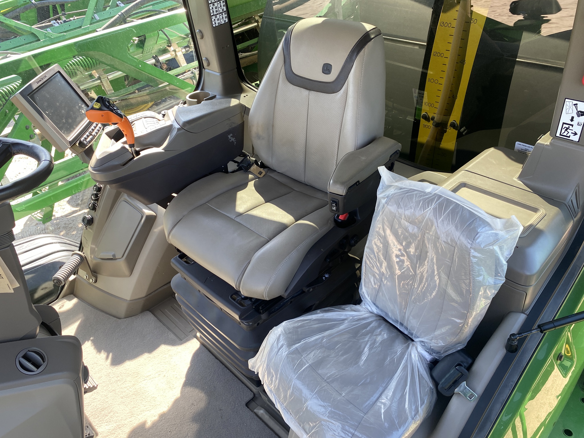 2023 John Deere 616R Image 9