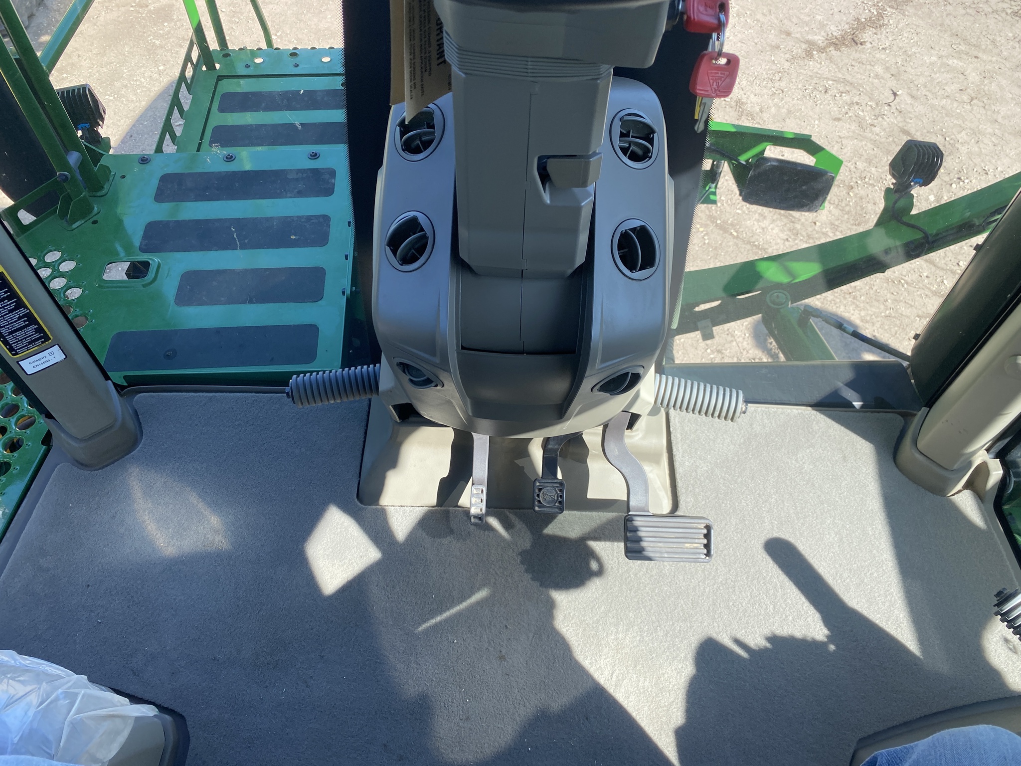 2023 John Deere 616R Image 10