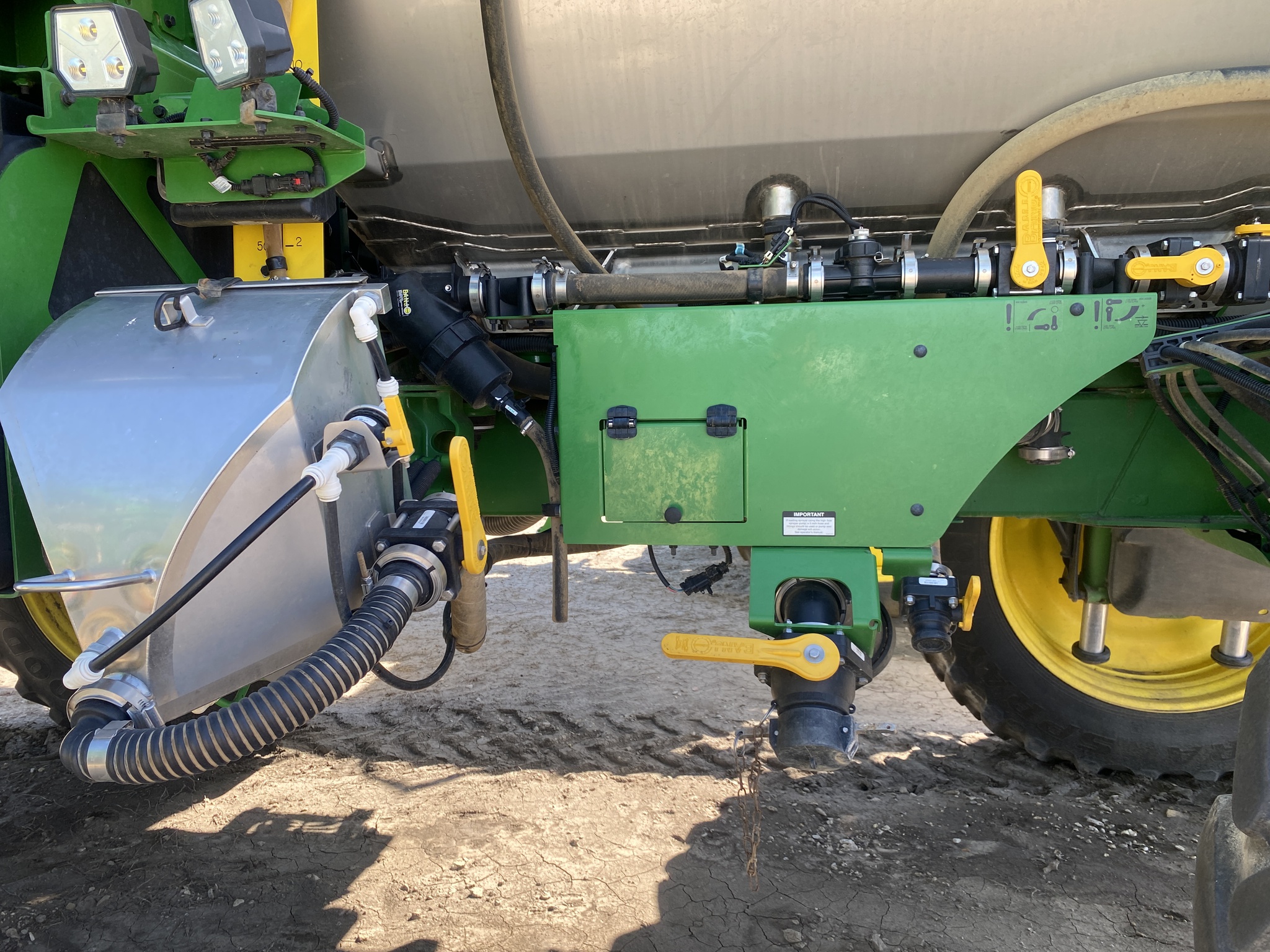 2023 John Deere 616R Image 7