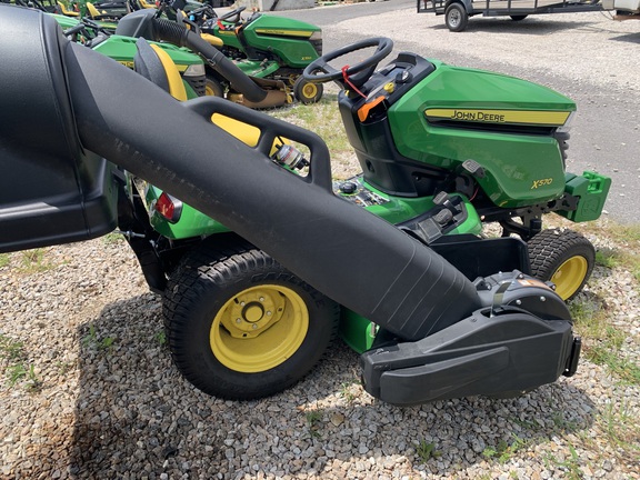 2023 John Deere X570 Photo 4