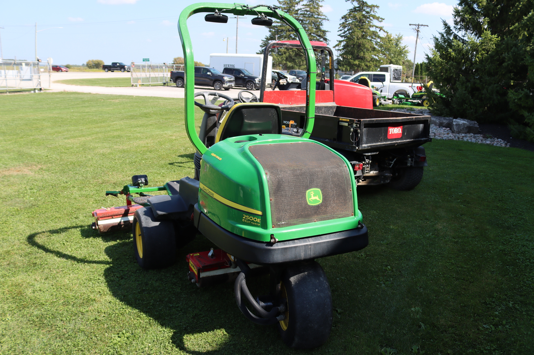 2012 John Deere 2500E Riding Greens Mowers