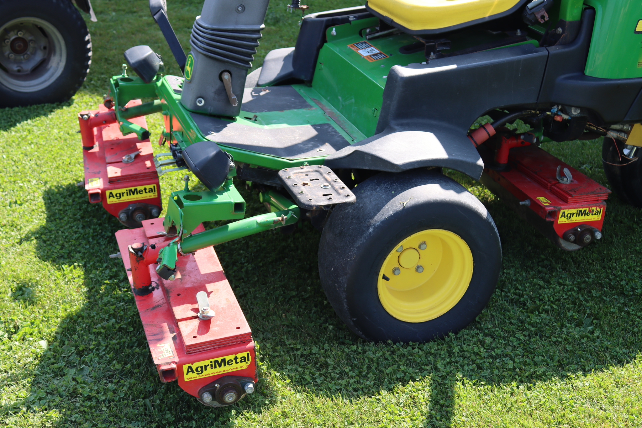 2012 John Deere 2500E Riding Greens Mowers