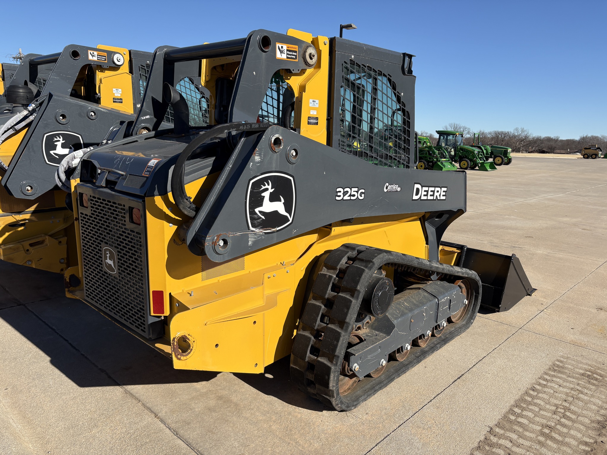 2020 John Deere 325G Image 3