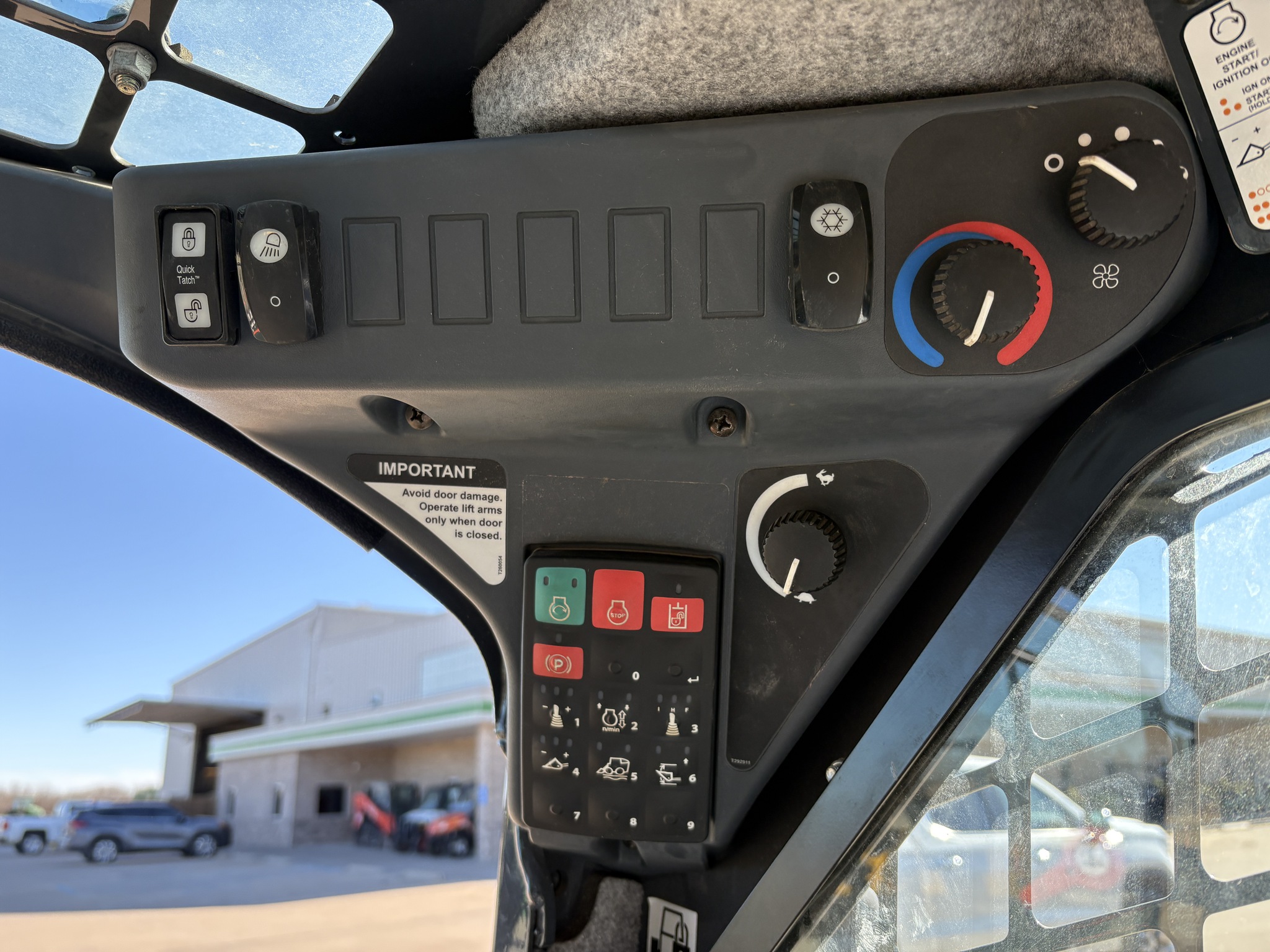 2020 John Deere 325G Image 10