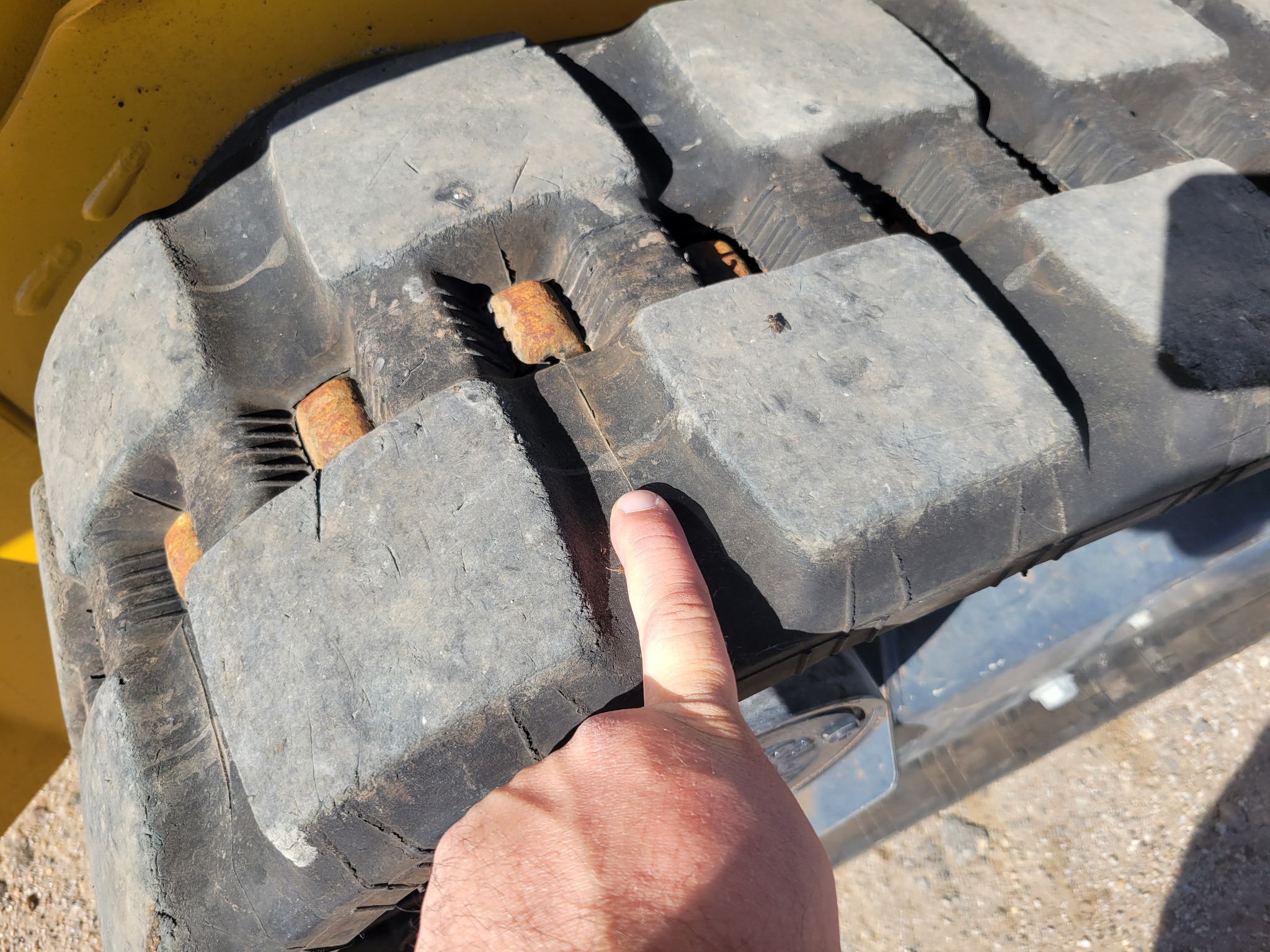 2020 John Deere 325G Image 7