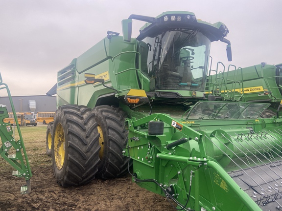 Used 2024 John Deere X9 1100 Combines at Horizon Ag & Turf in High Prairie, AB - Photo7