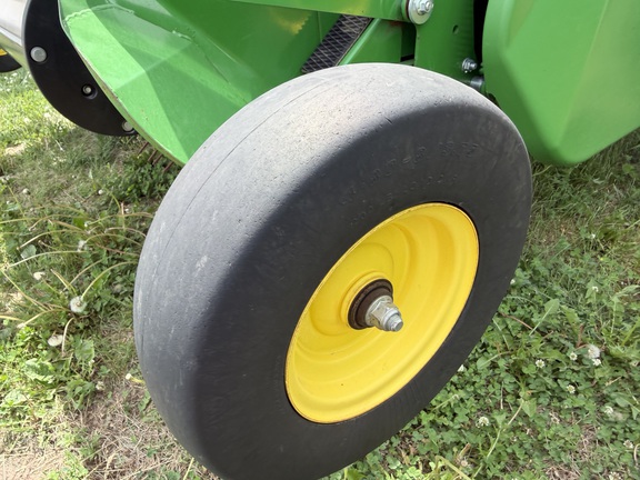 2024 John Deere 561R - Photo10