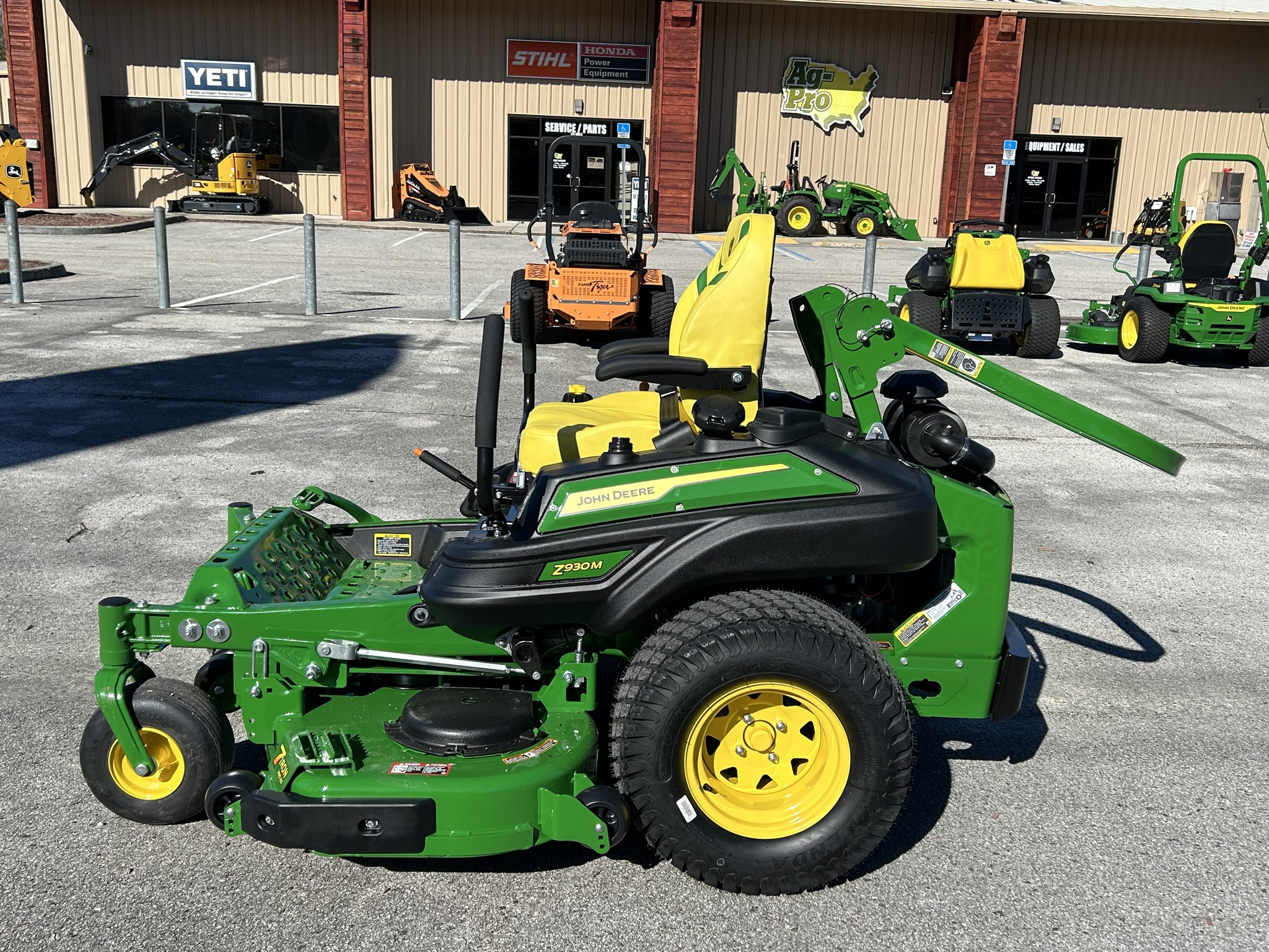 2025 John Deere Z930M Image 2