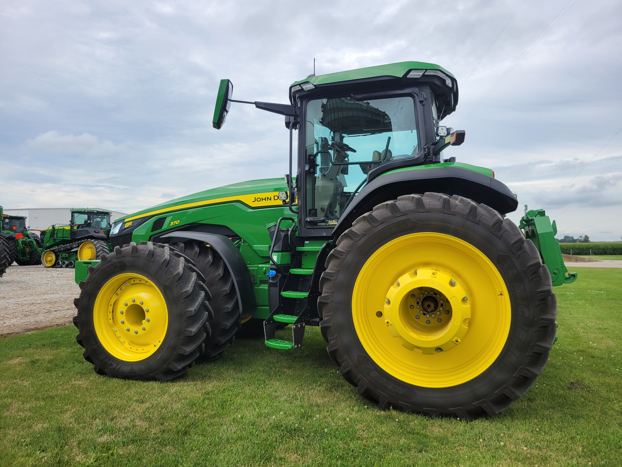  2024 John Deere 8R 370 at Heritage Tractor in Freeport, IL