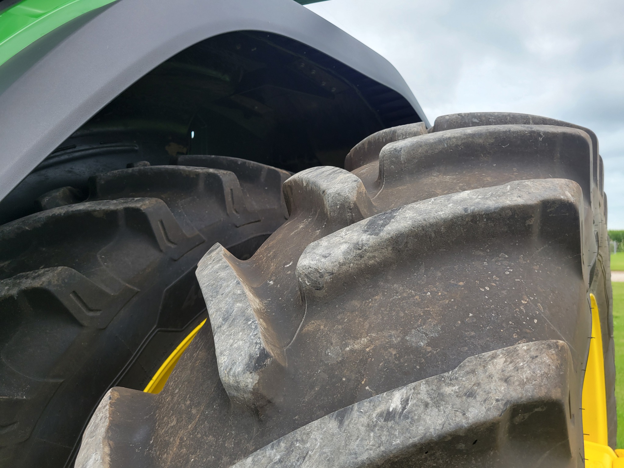  2024 John Deere 8R 370 at Heritage Tractor in Freeport, IL