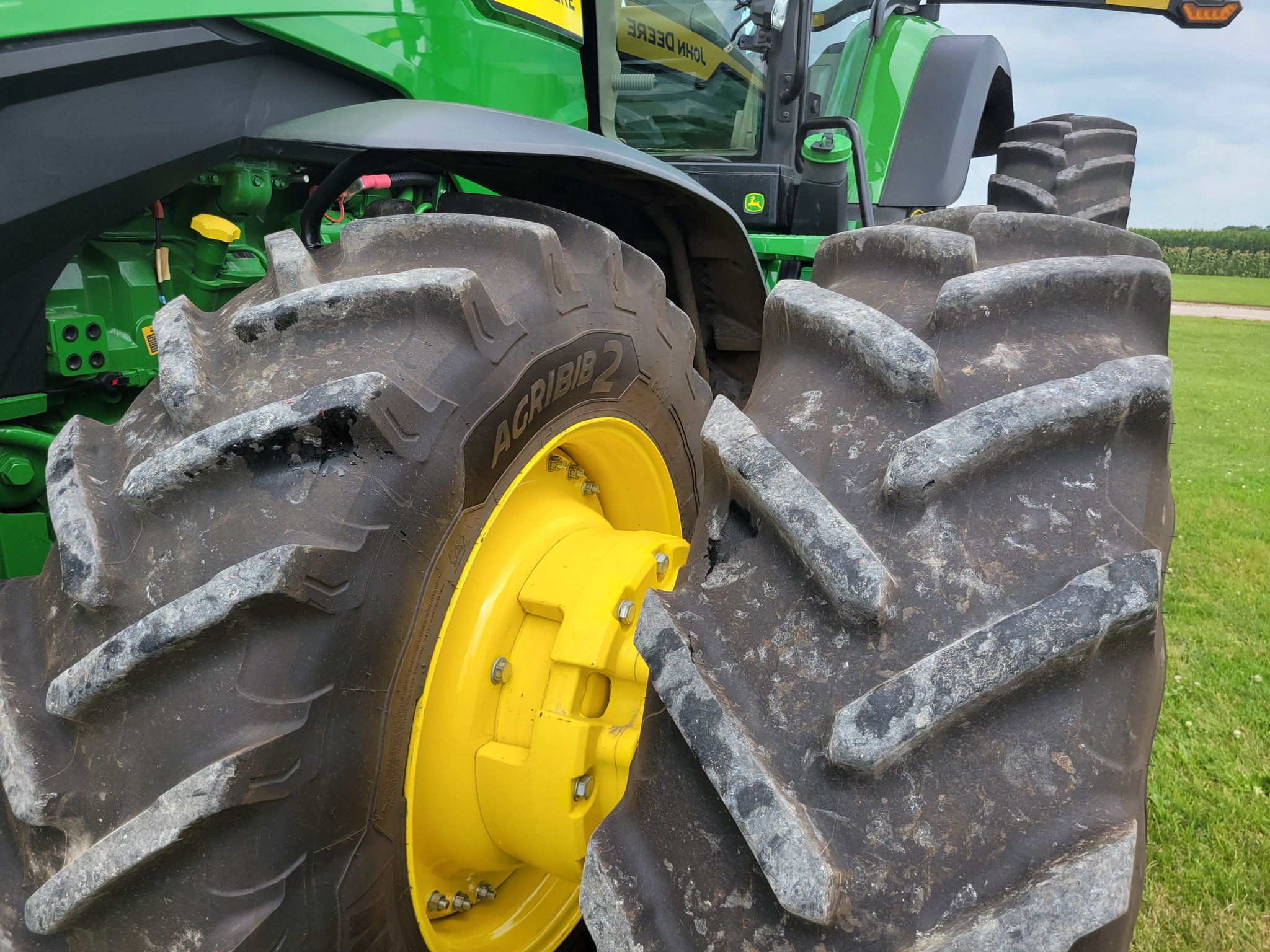  2024 John Deere 8R 370 at Heritage Tractor in Freeport, IL