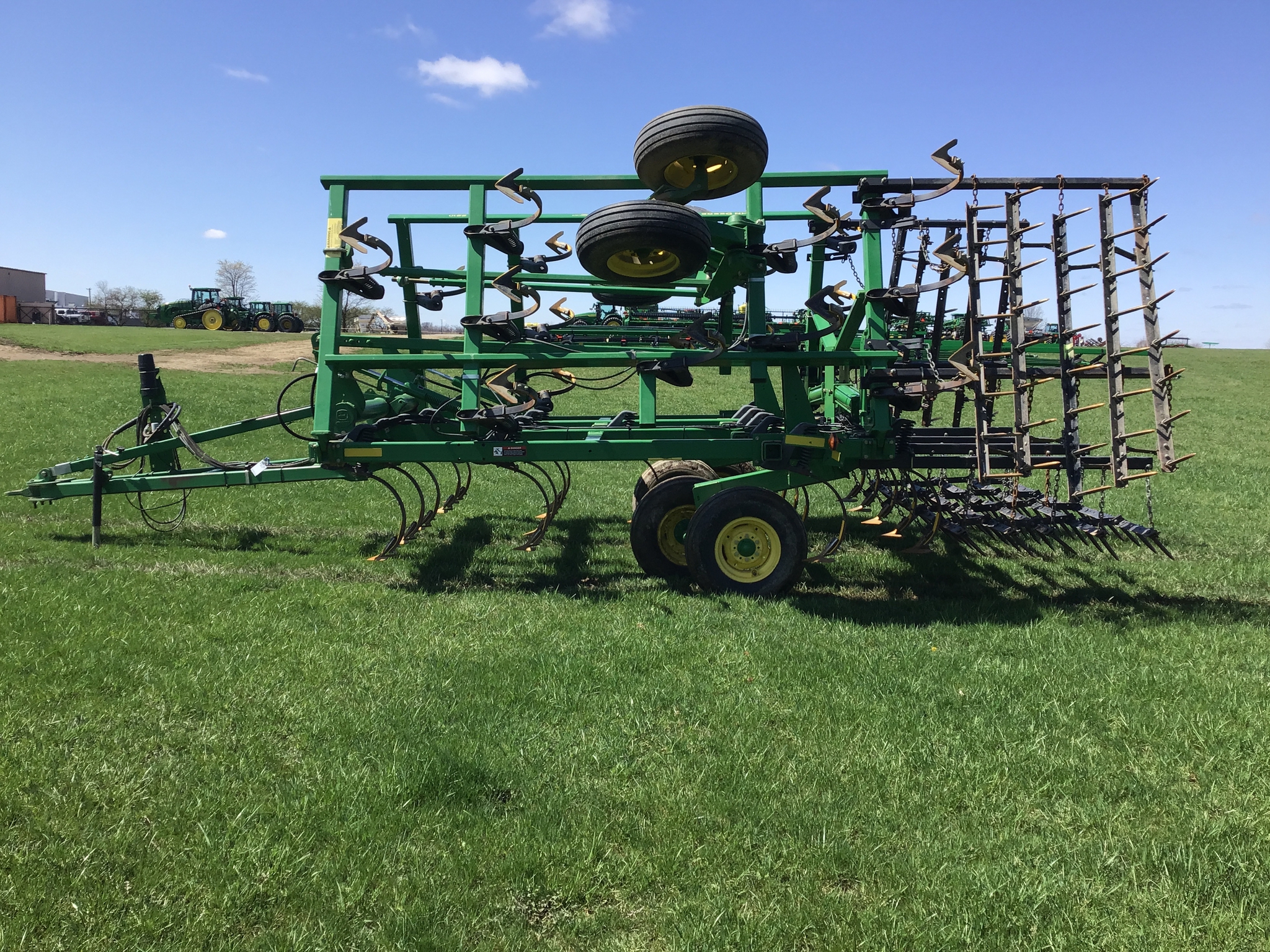Used 2012 John Deere 2210 Field Cultivators at Koenig Equipment in Greenville, OH - PhotoXL2
