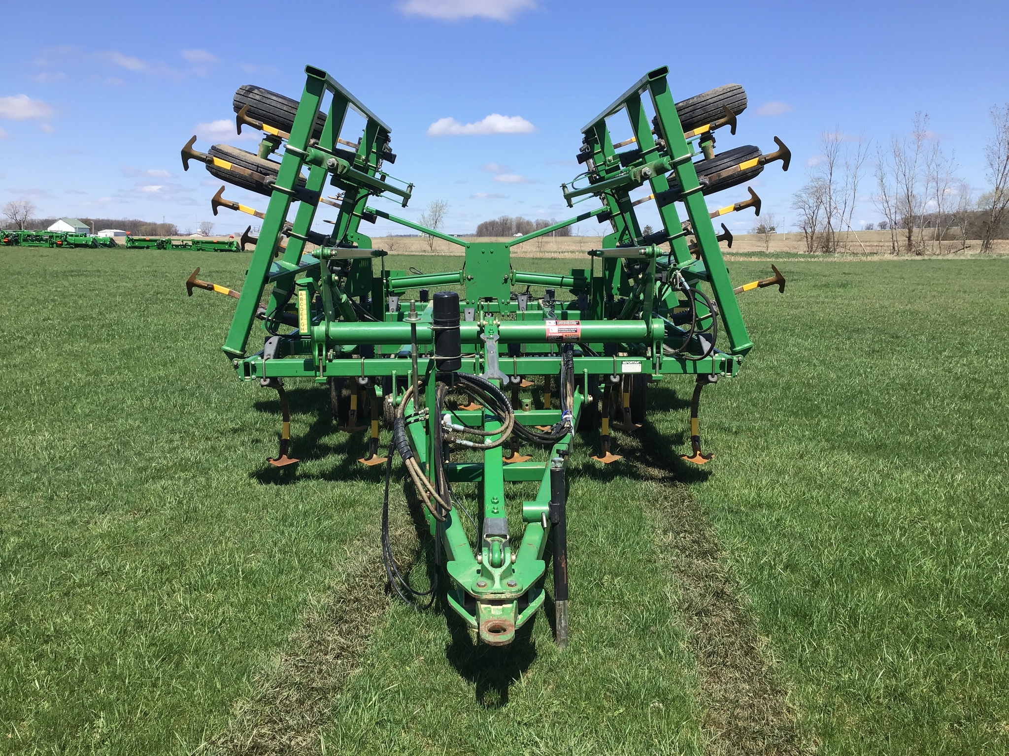 Used 2012 John Deere 2210 Field Cultivators at Koenig Equipment in Greenville, OH - PhotoXL3
