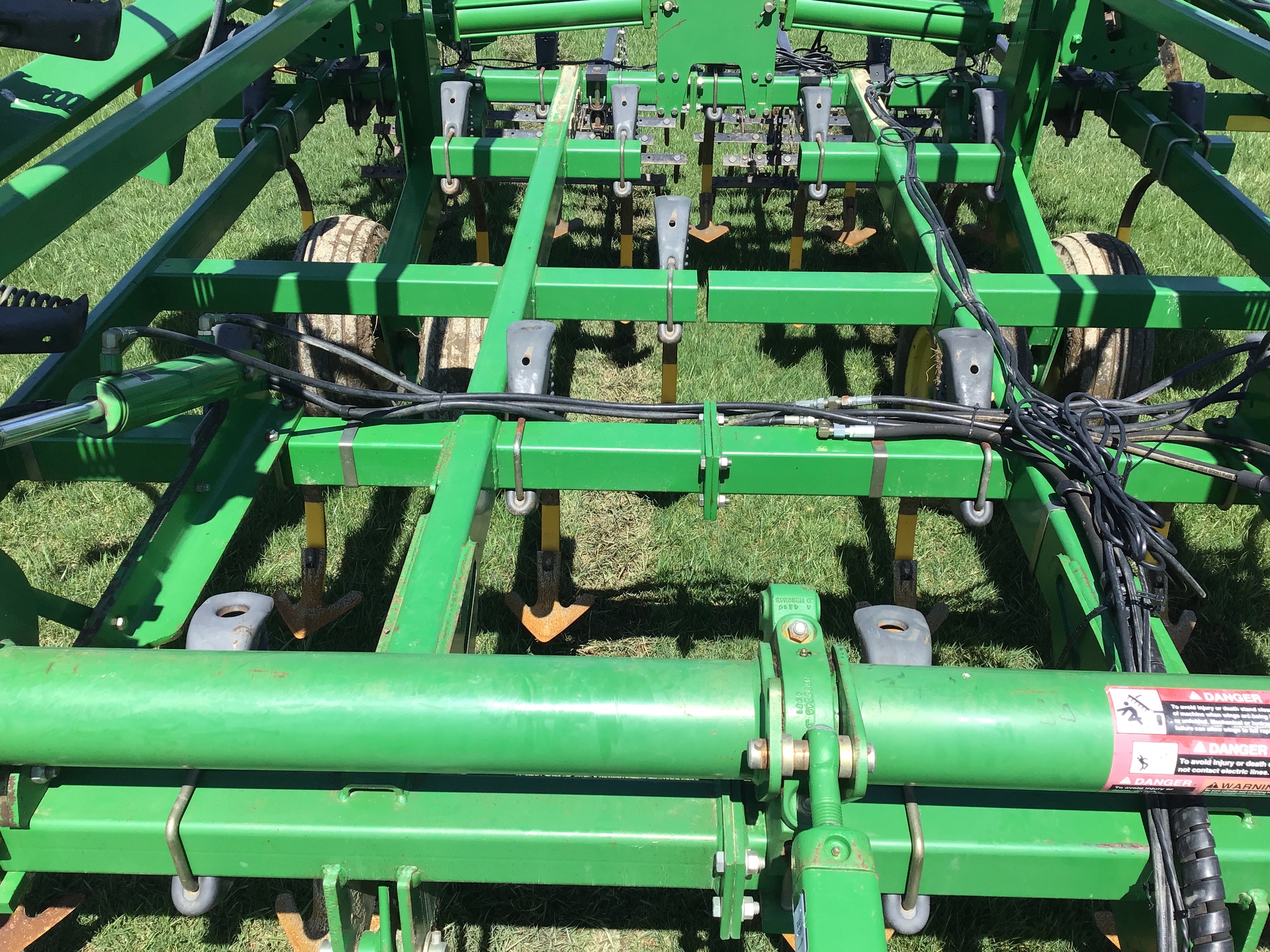 Used 2012 John Deere 2210 Field Cultivators at Koenig Equipment in Greenville, OH - PhotoXL8