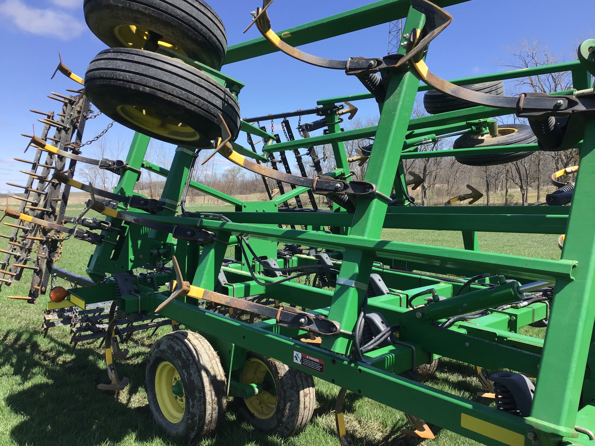 Used 2012 John Deere 2210 Field Cultivators at Koenig Equipment in Greenville, OH - PhotoXL9