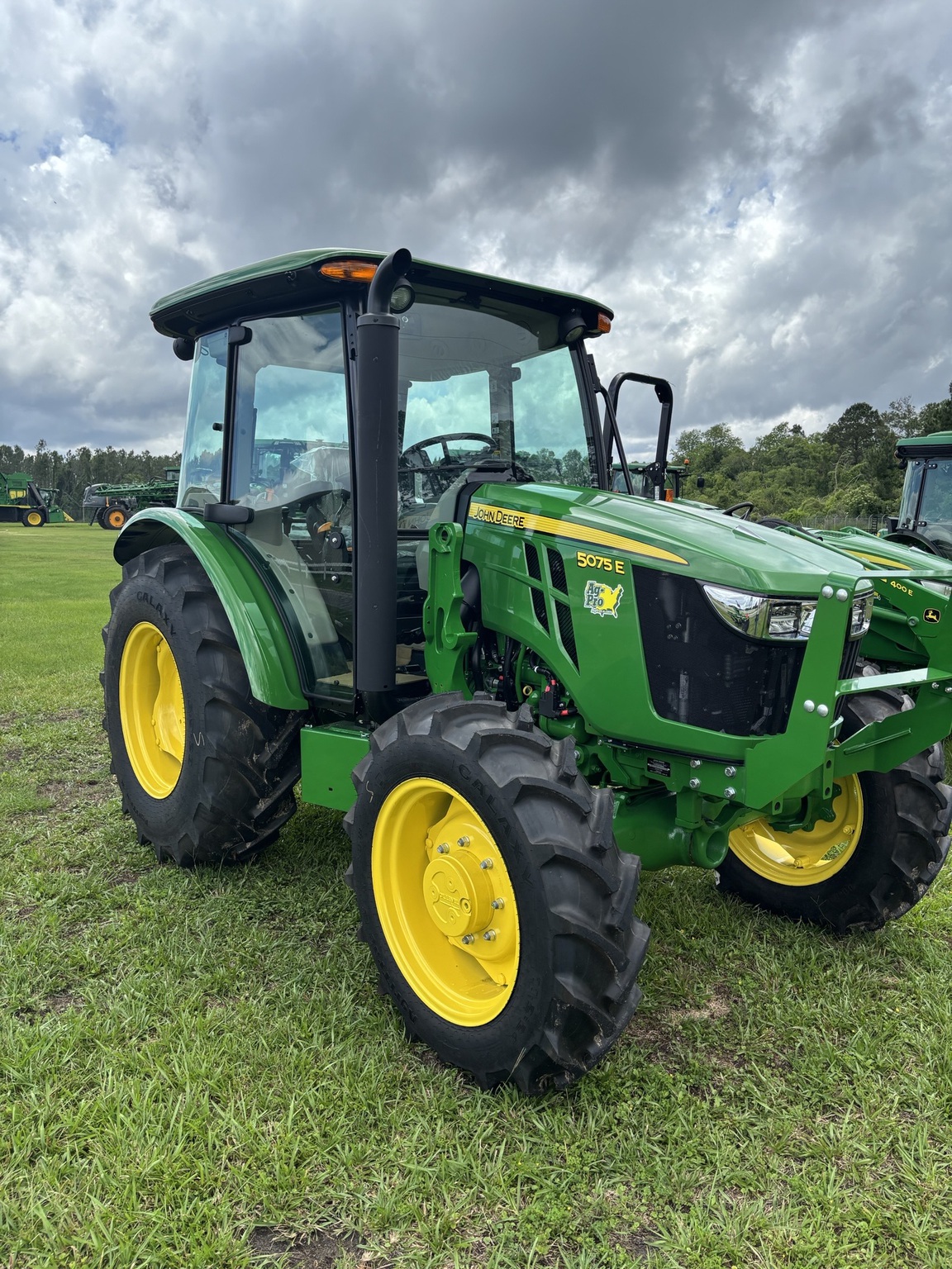 2025 John Deere 5075E Image 2