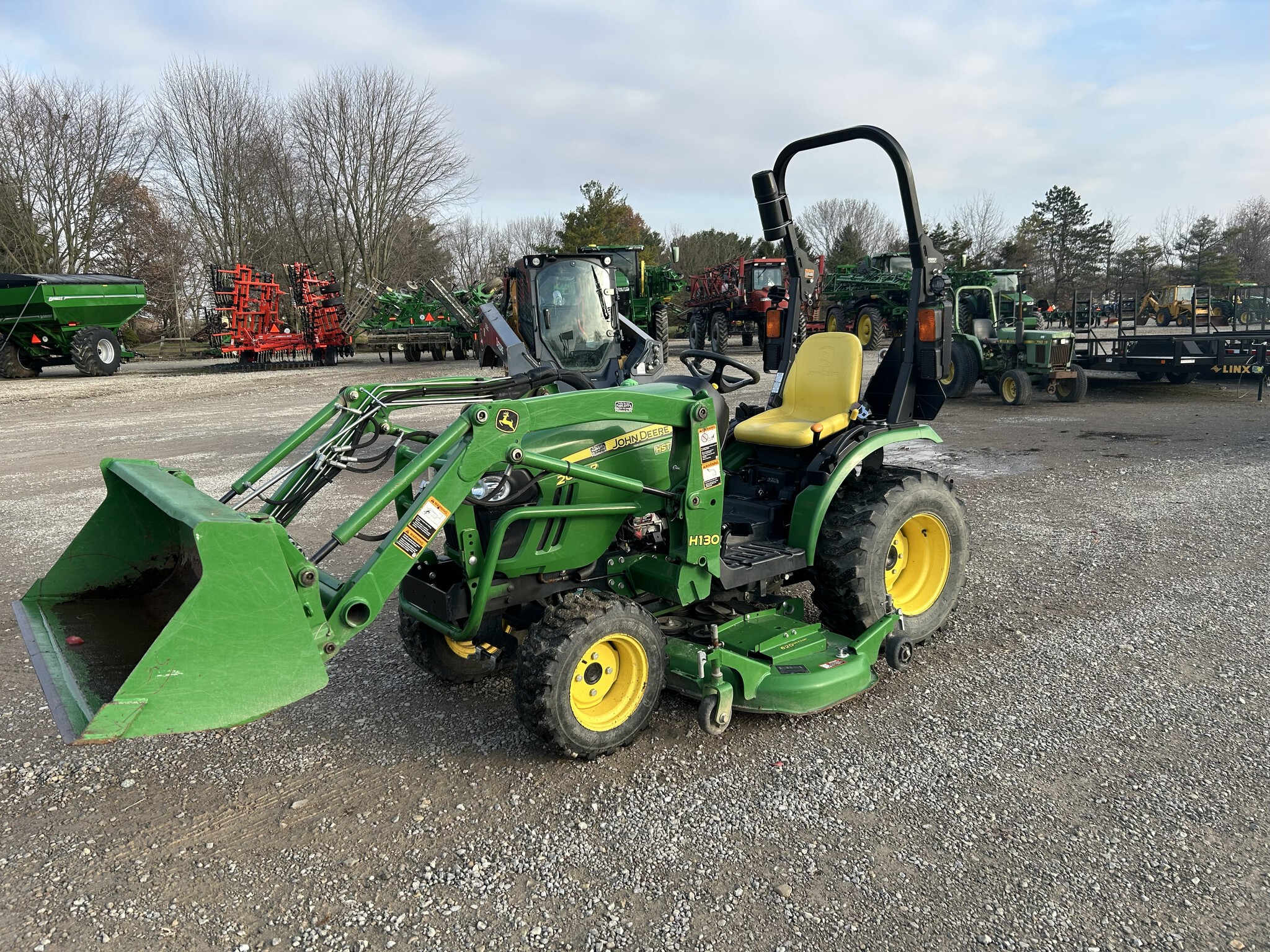 2015 John Deere 2025R Image 4
