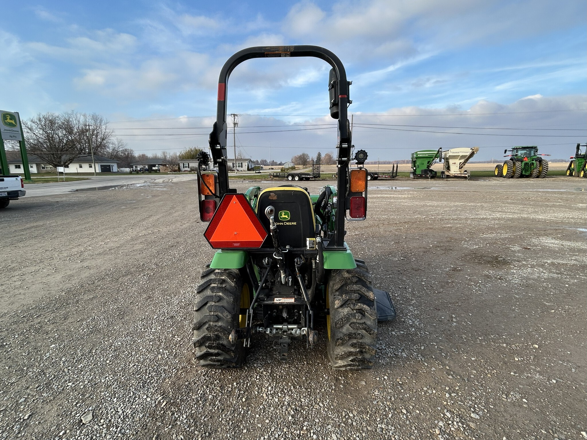 2015 John Deere 2025R Image 6
