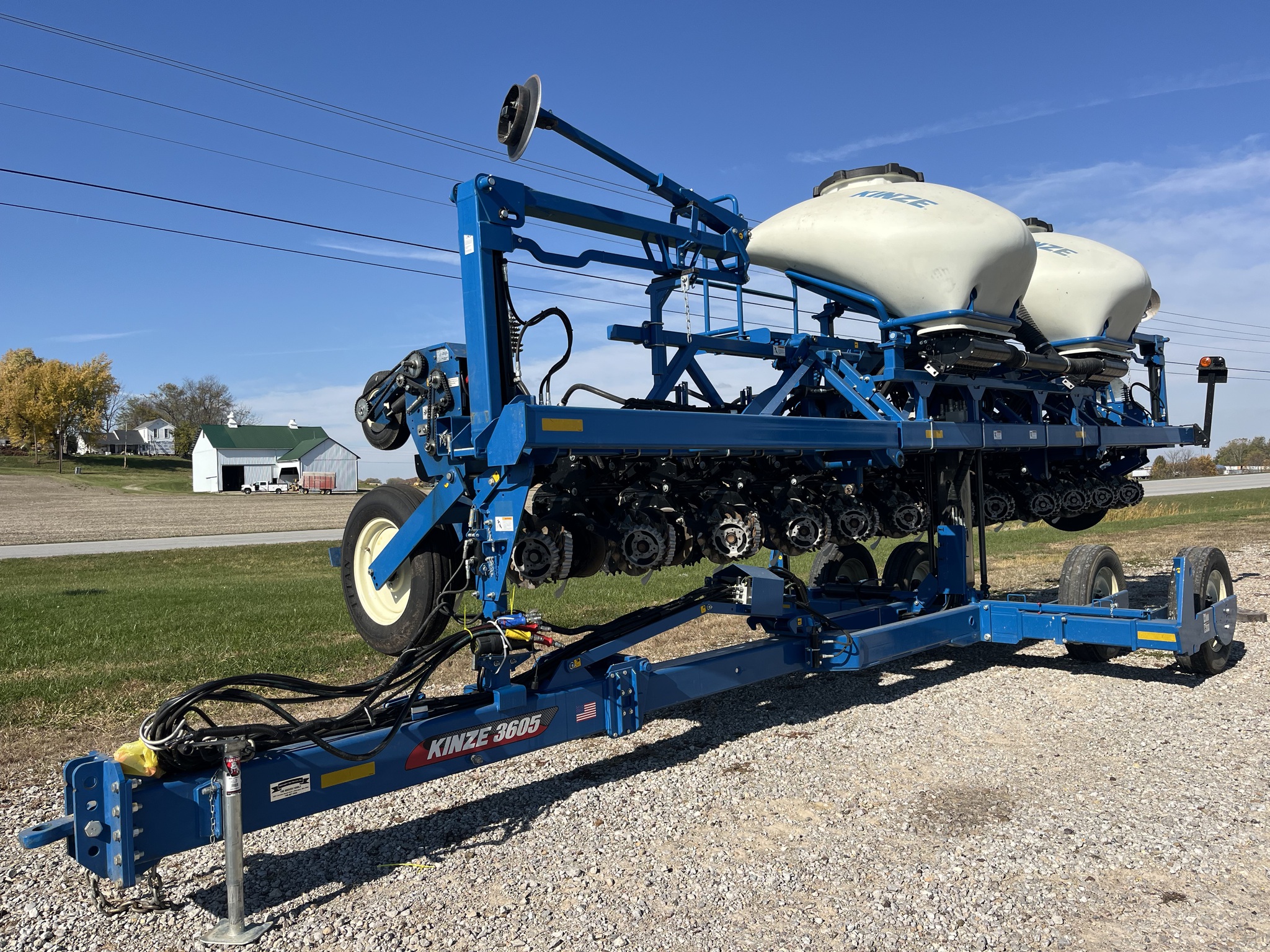 2021 Kinze 3605 Image 2