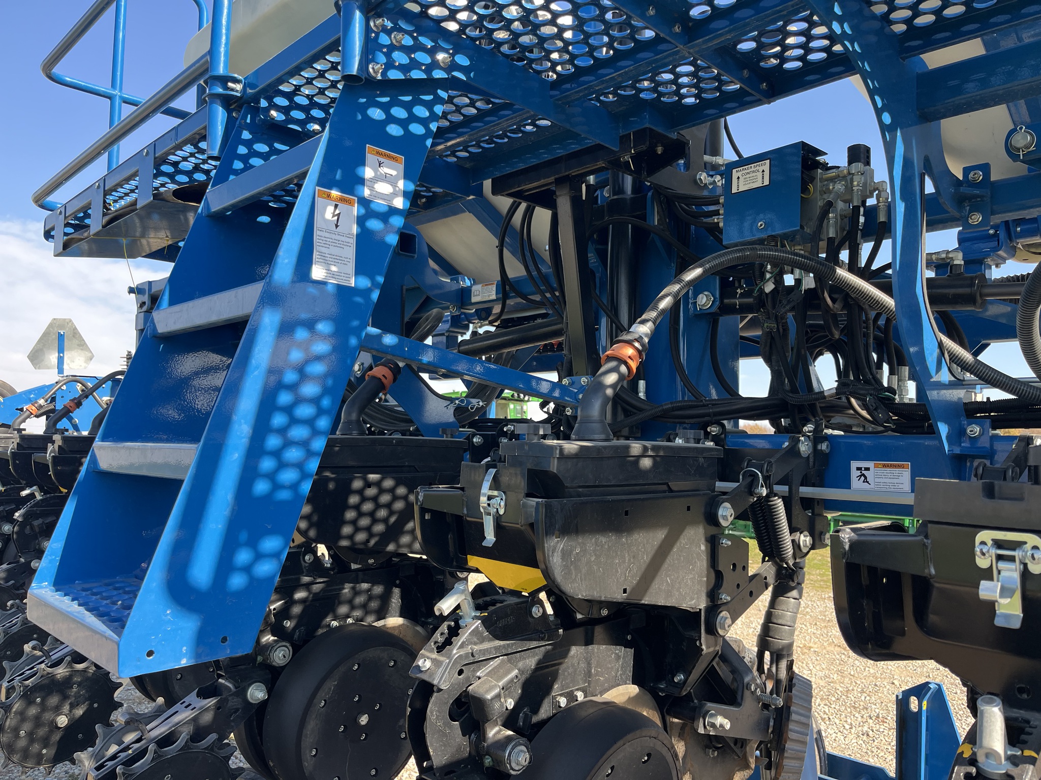 2021 Kinze 3605 Image 9