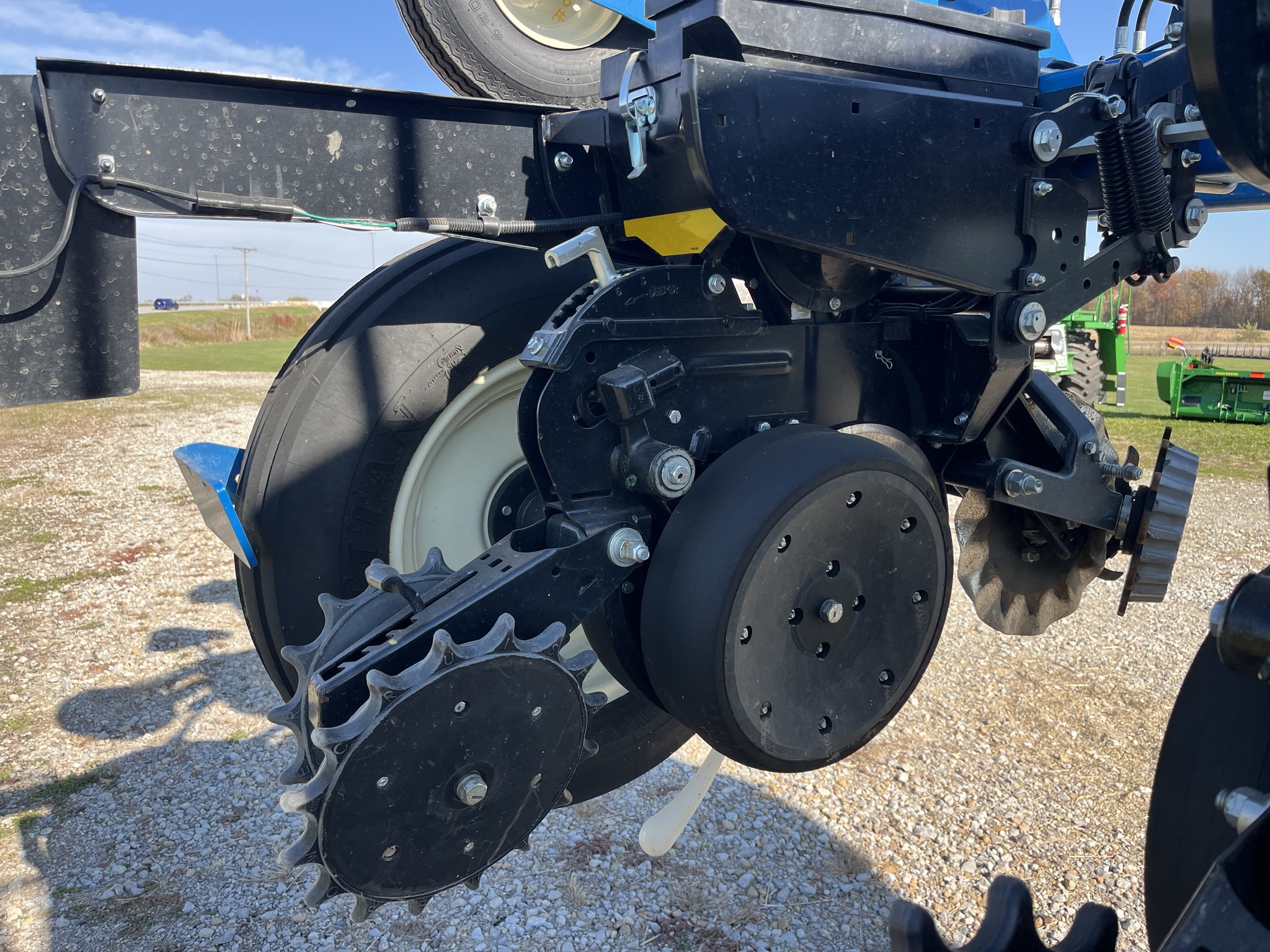 2021 Kinze 3605 Image 7