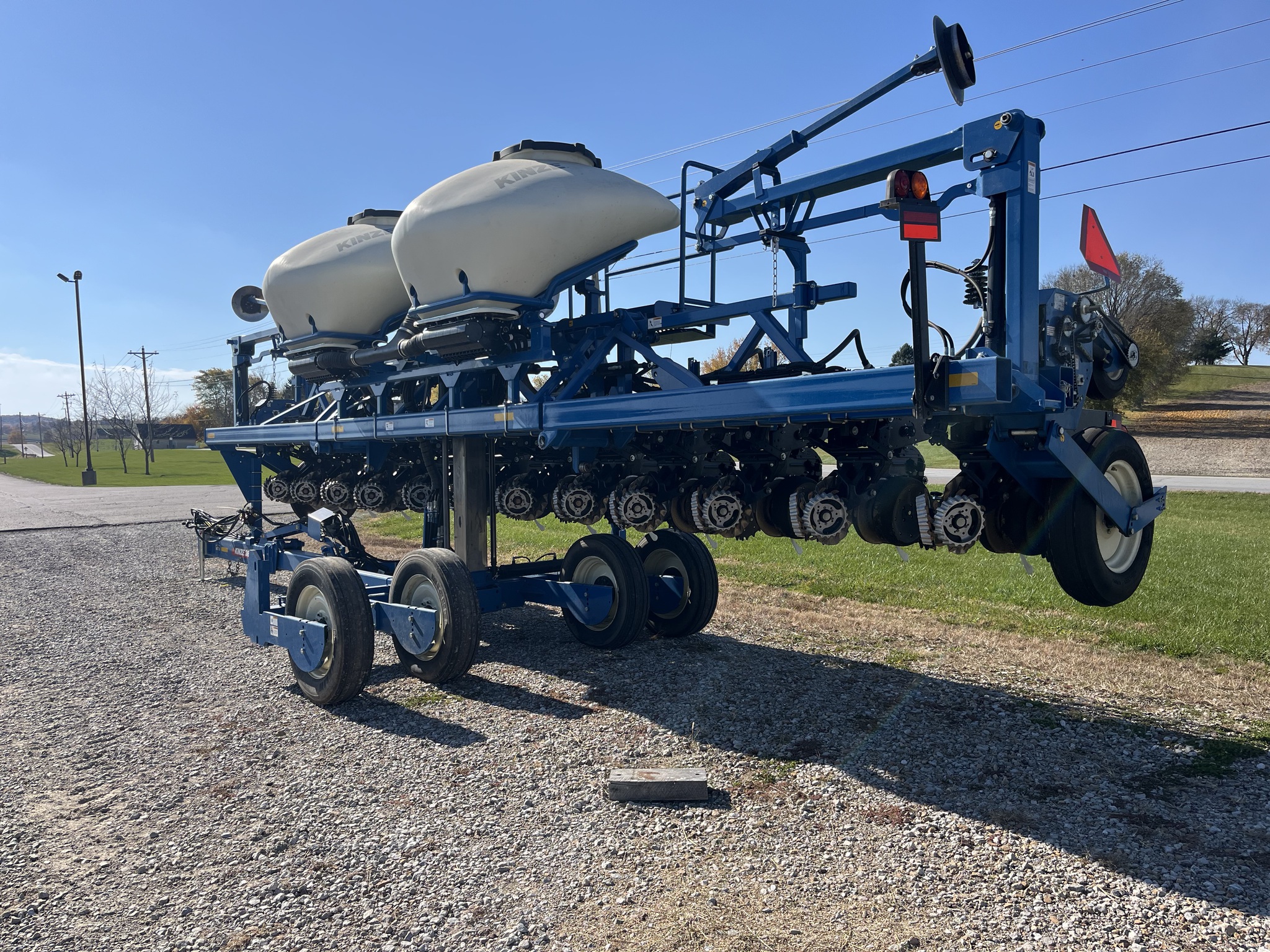 2021 Kinze 3605 Image 4