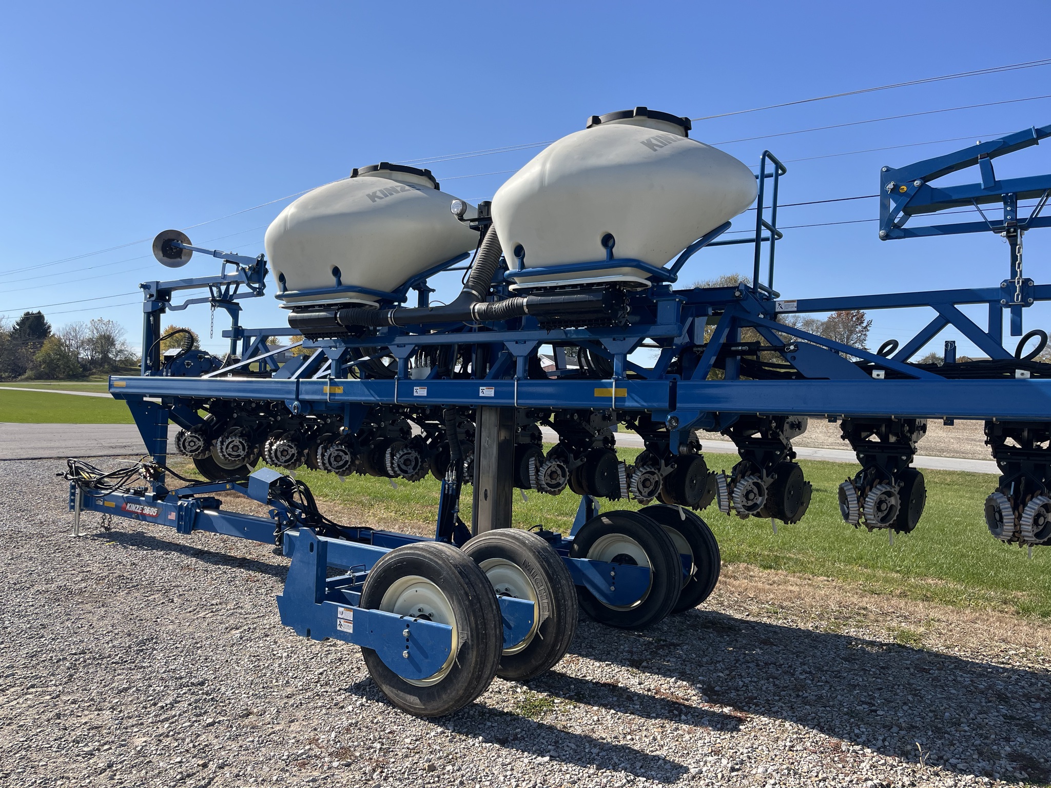 2021 Kinze 3605 Image 5