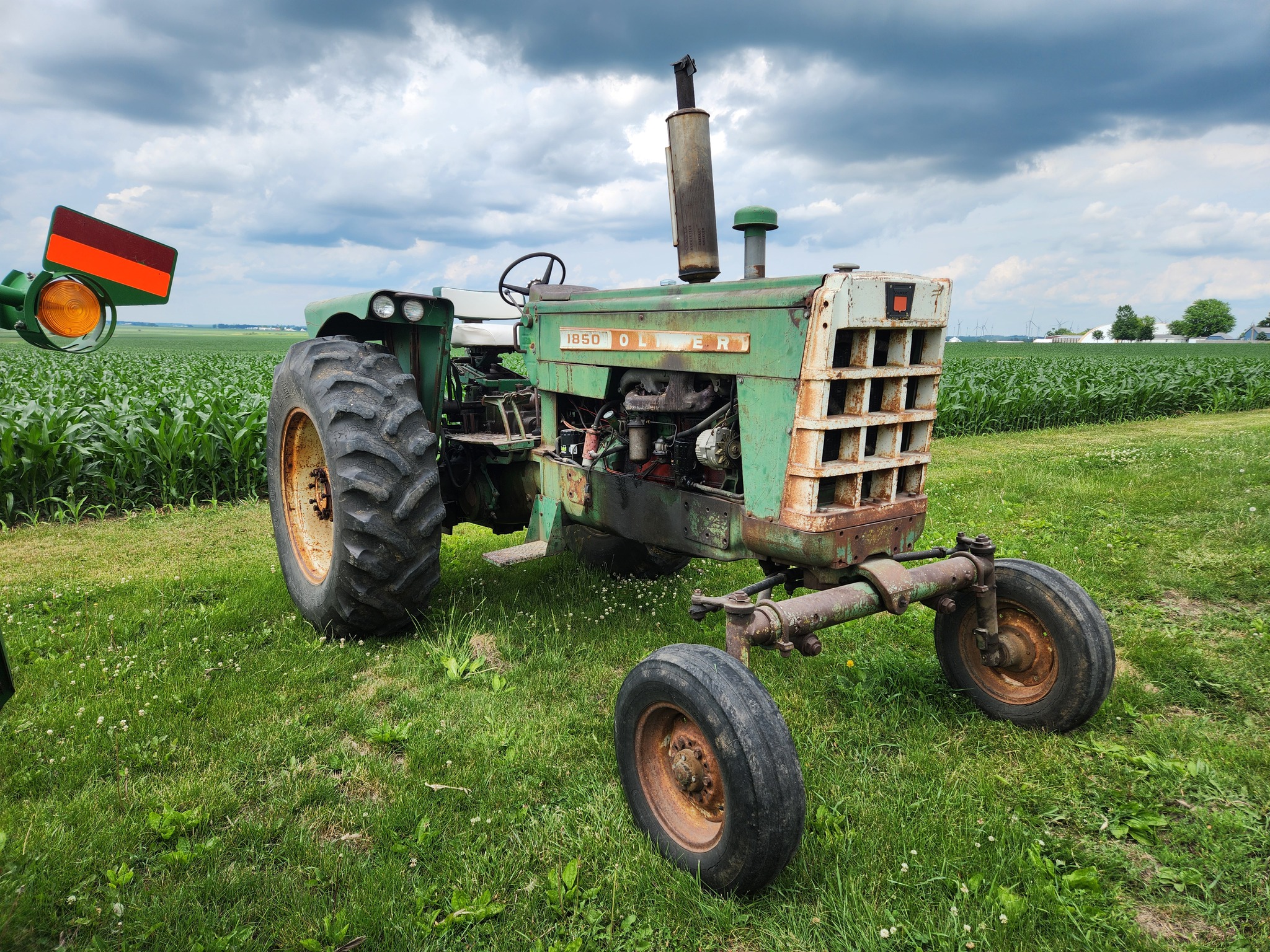  1964 Oliver 1850 at Heritage Tractor in Kewanee, IL