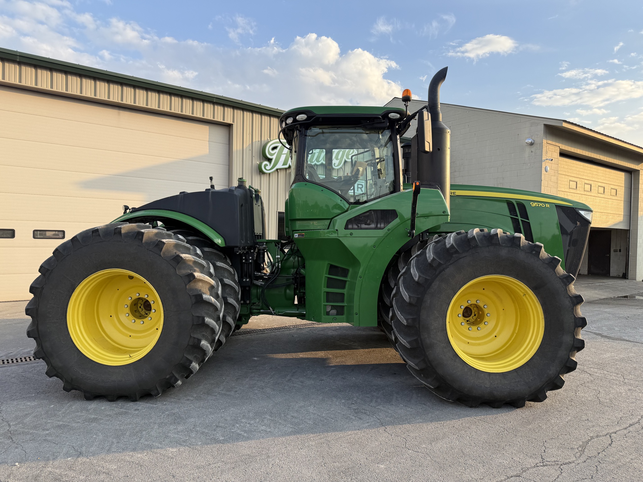  2018 John Deere 9570R at Heritage Tractor in Pontiac, IL