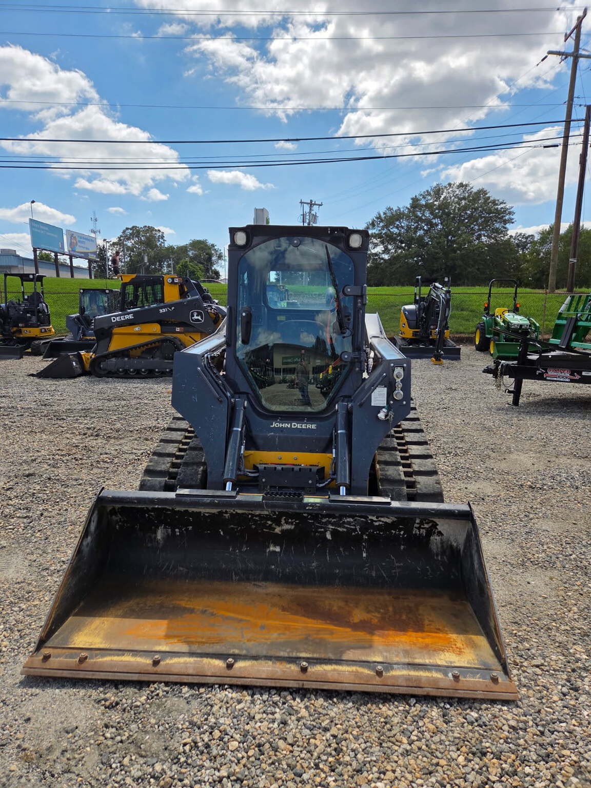 2023 John Deere 325G Image 8