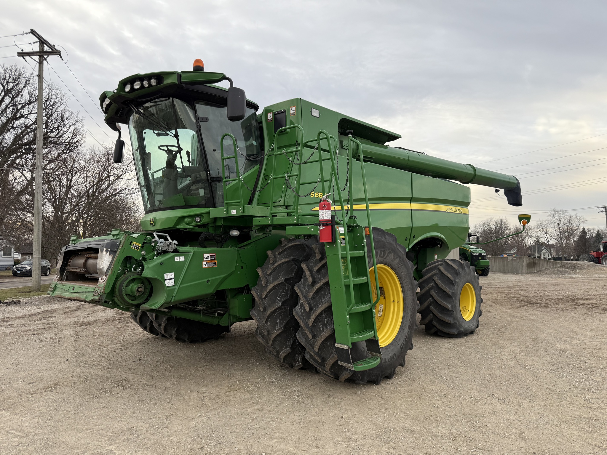  2013 John Deere S680 at Heritage Tractor in Pontiac, IL