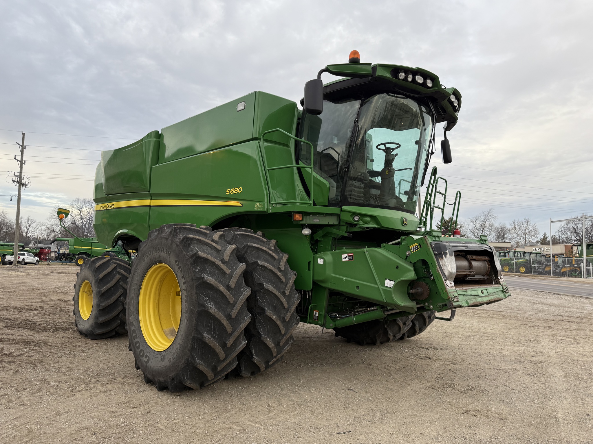  2013 John Deere S680 at Heritage Tractor in Pontiac, IL