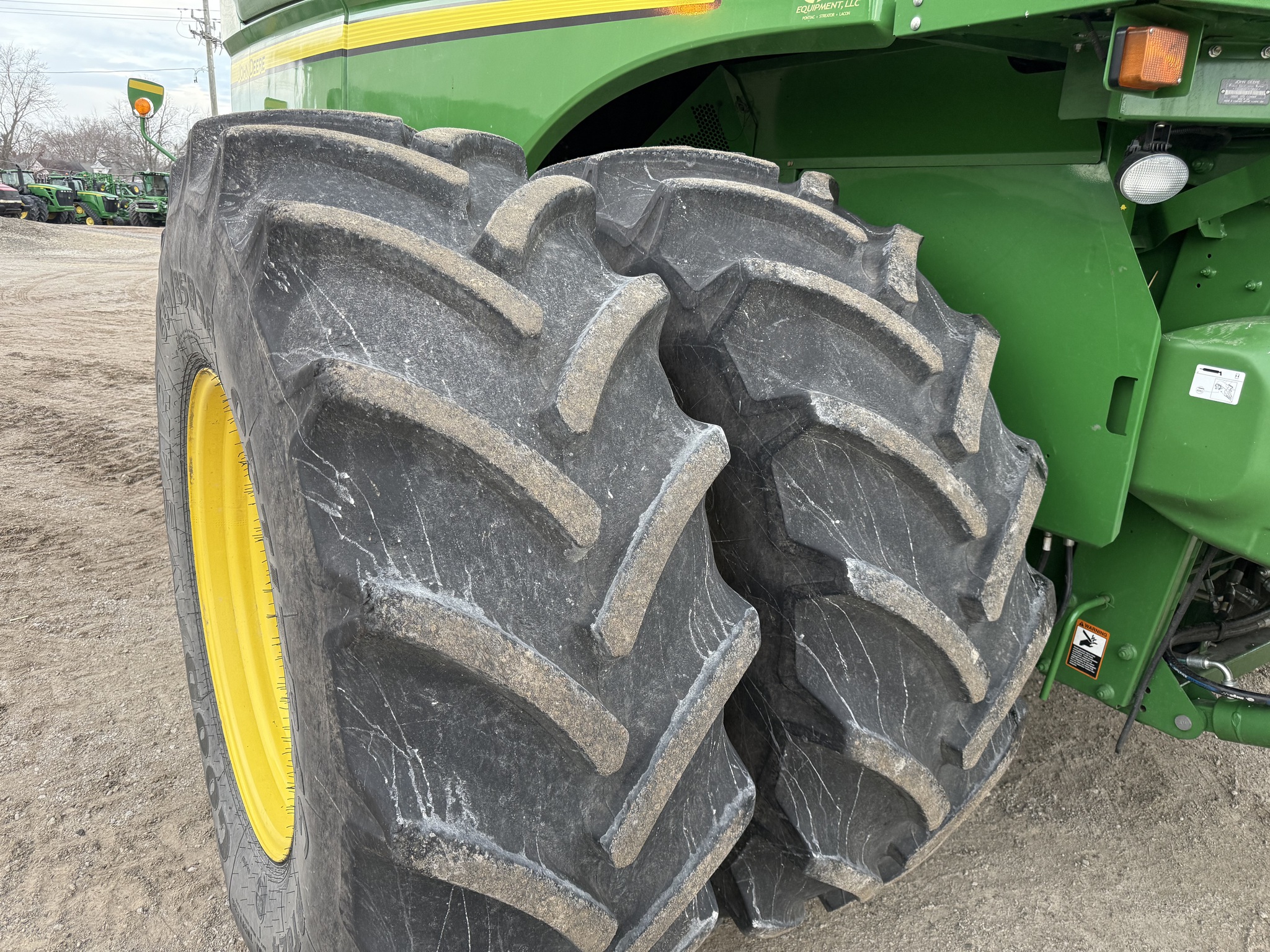  2013 John Deere S680 at Heritage Tractor in Pontiac, IL