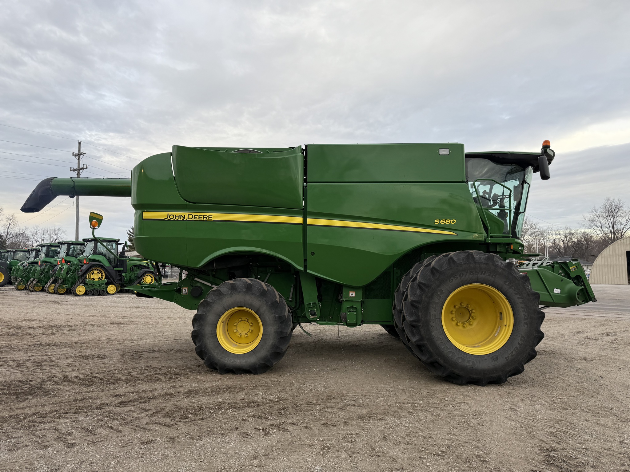 2013 John Deere S680 at Heritage Tractor in Pontiac, IL