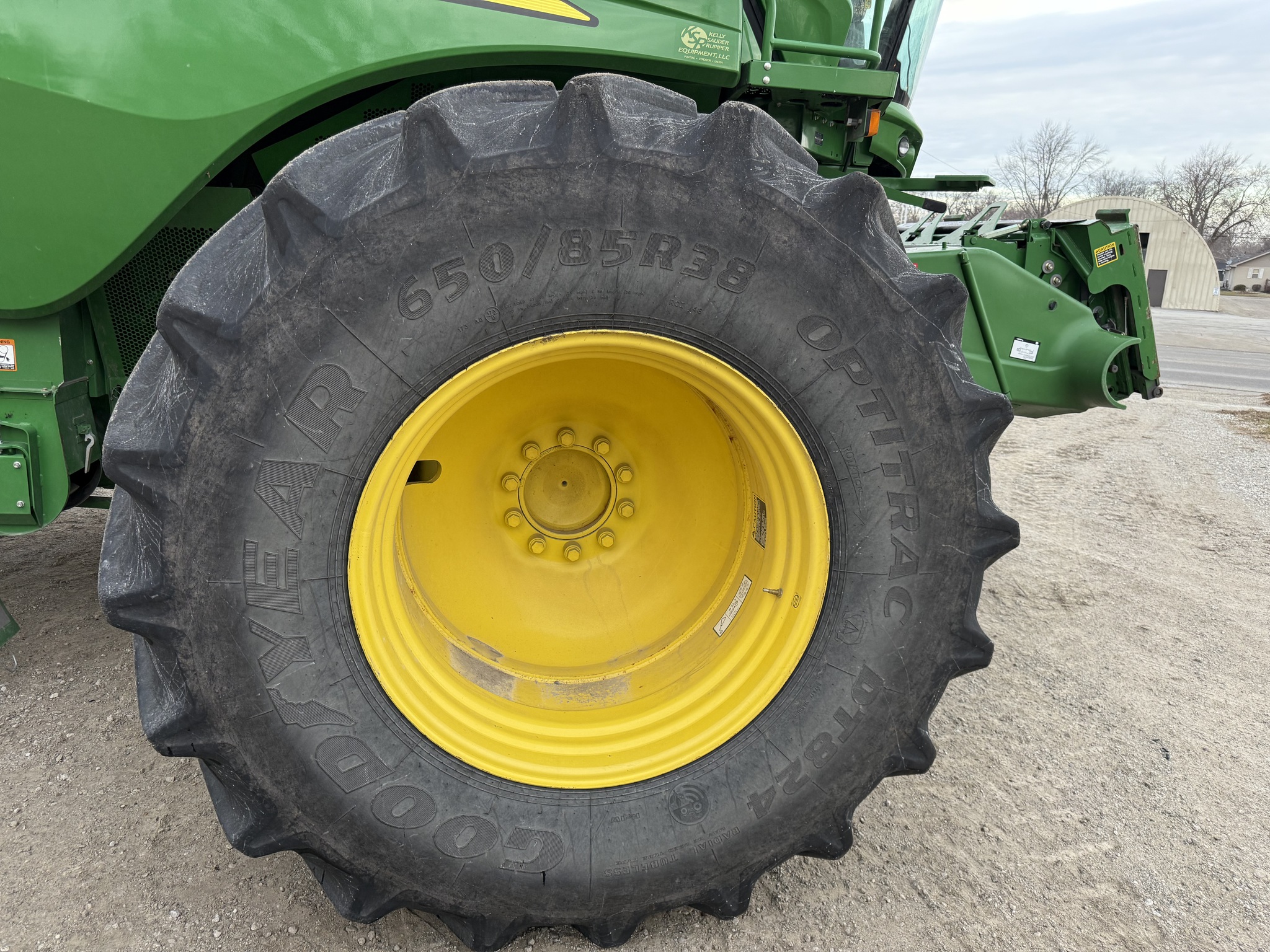  2013 John Deere S680 at Heritage Tractor in Pontiac, IL