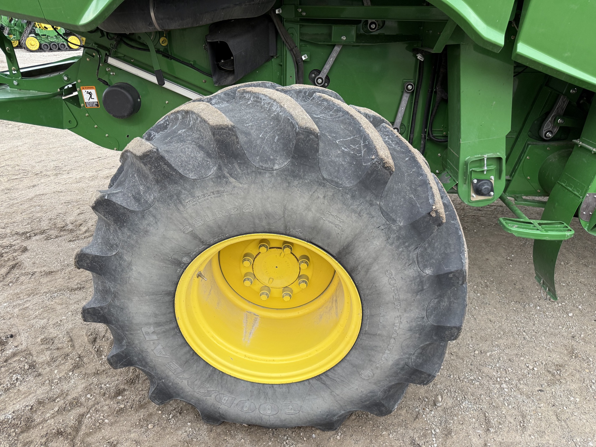  2013 John Deere S680 at Heritage Tractor in Pontiac, IL