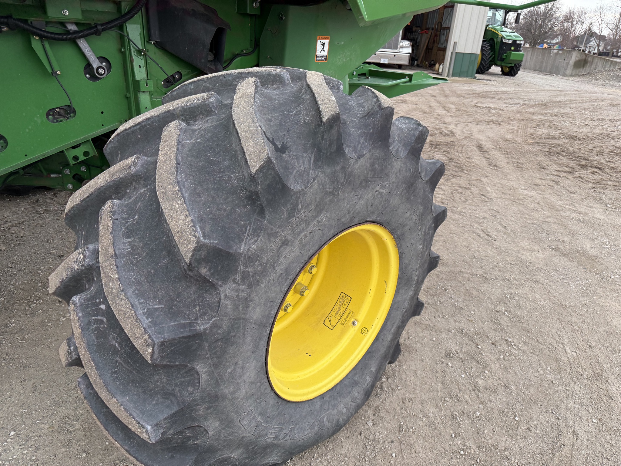  2013 John Deere S680 at Heritage Tractor in Pontiac, IL