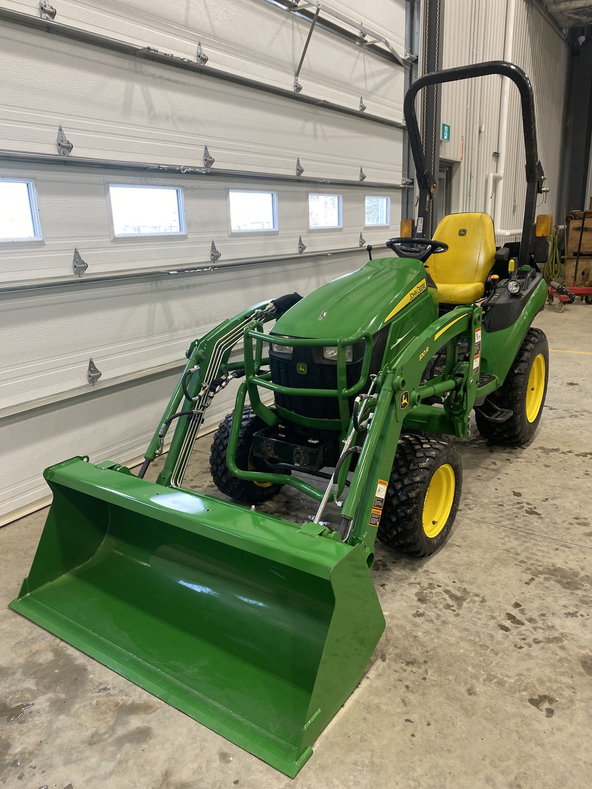 2021 John Deere 2025R Image 1