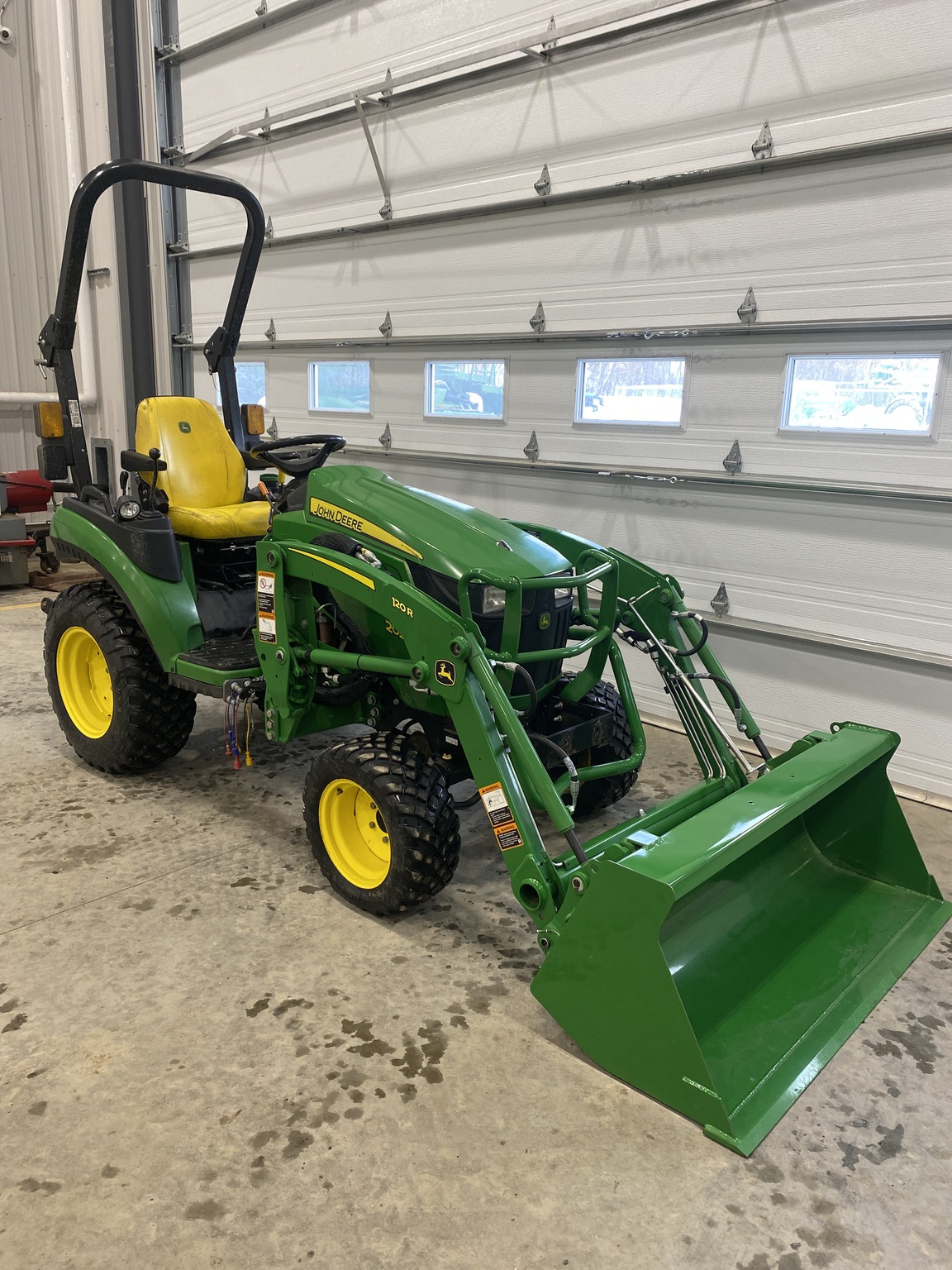 2021 John Deere 2025R Image 5