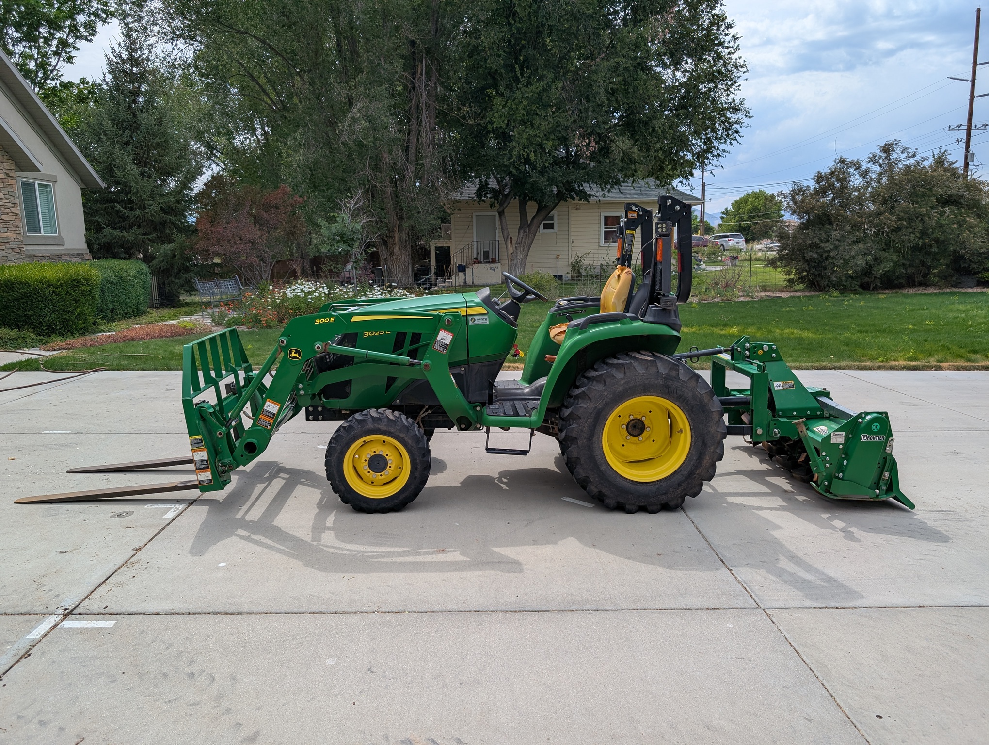 2018 John Deere 3025E Image 2