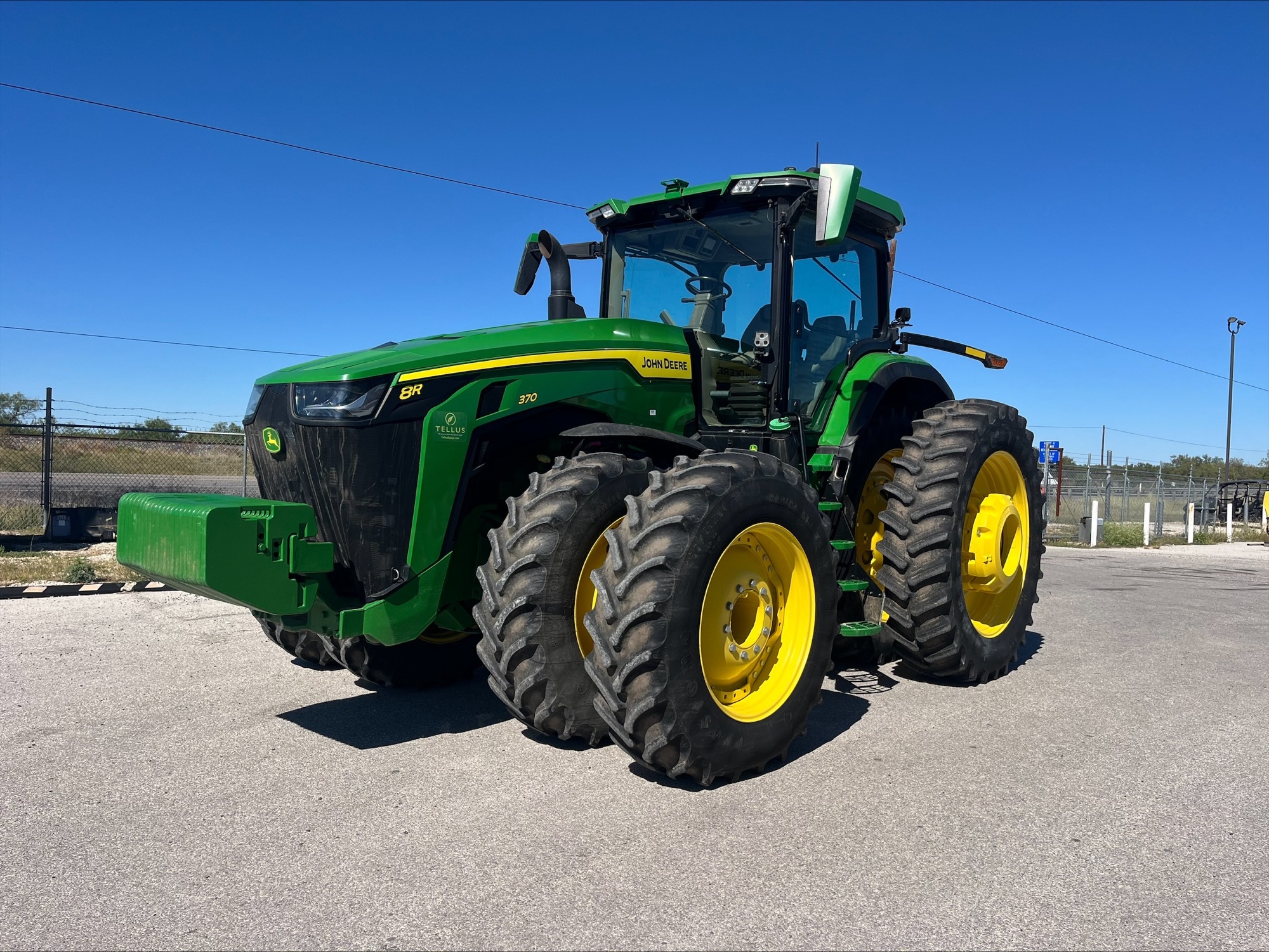 2022 John Deere 8R 370 Image 2
