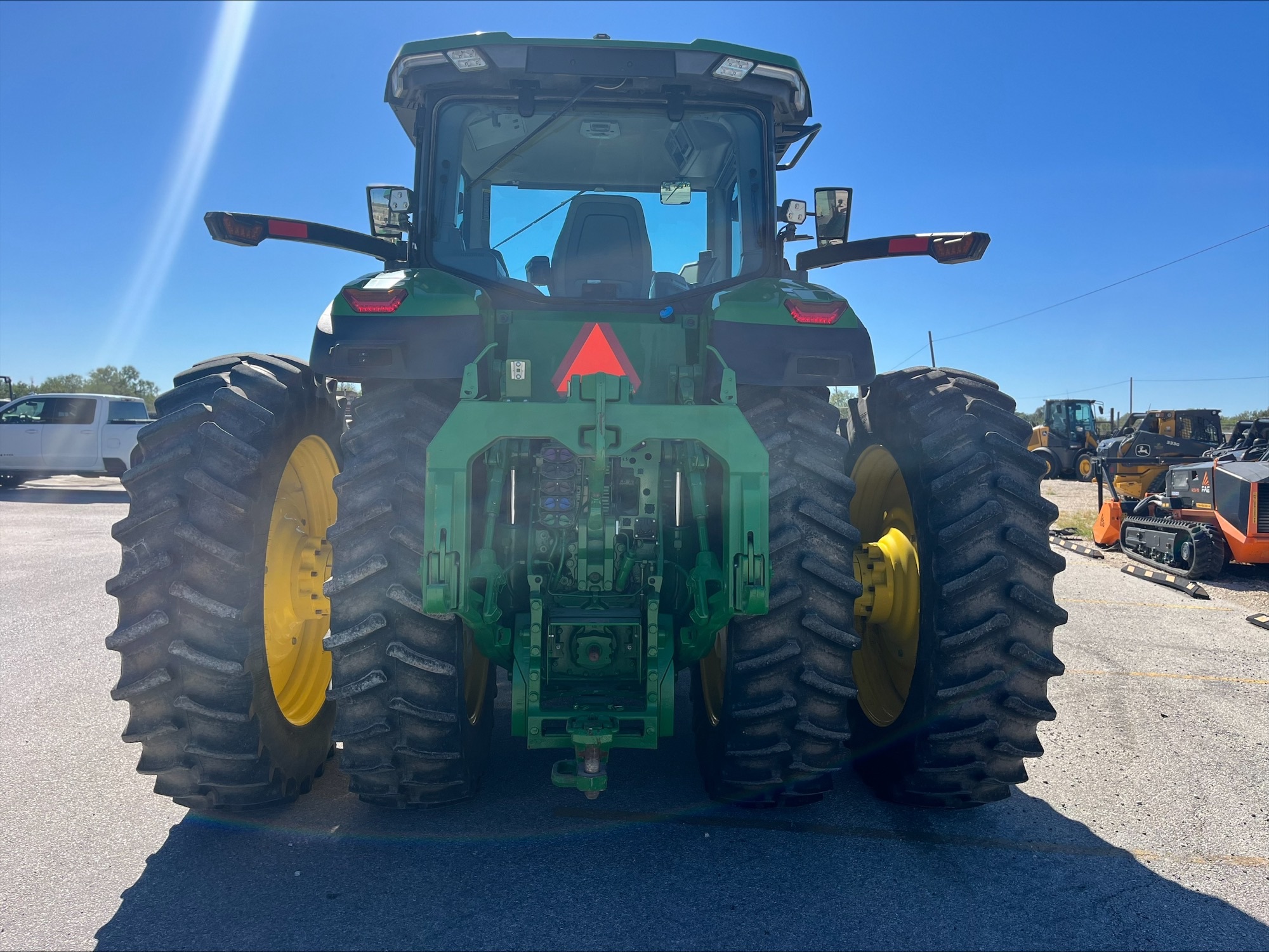 2022 John Deere 8R 370 Image 7